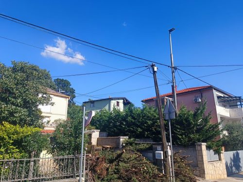 Uklanjanje-dva-cempresa-u-Kostreni-2
